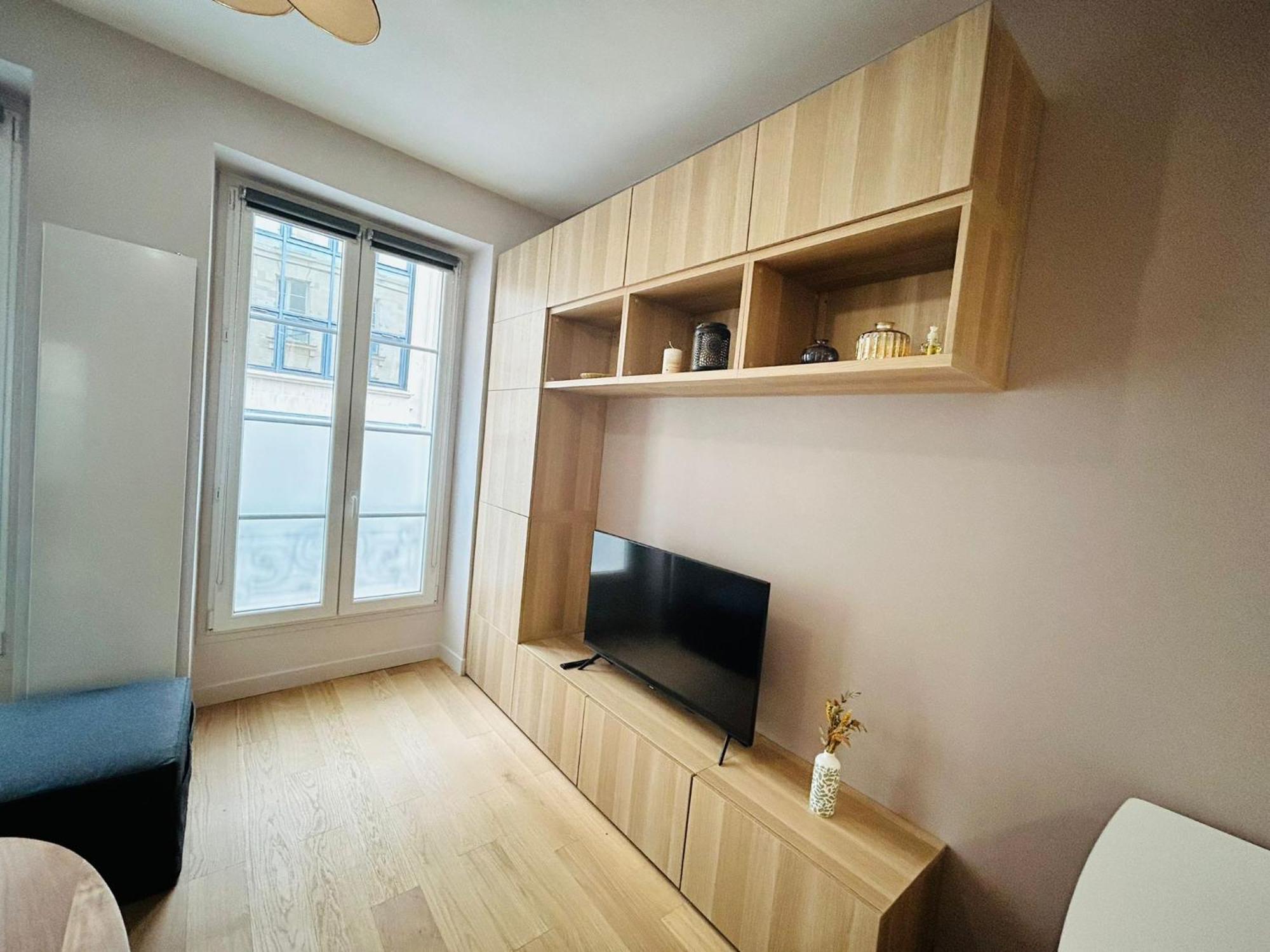 Enghien - New Fully Furnished Appartamento